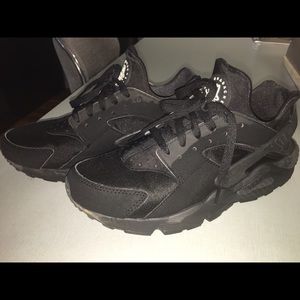 Men's Black Nike Huarache