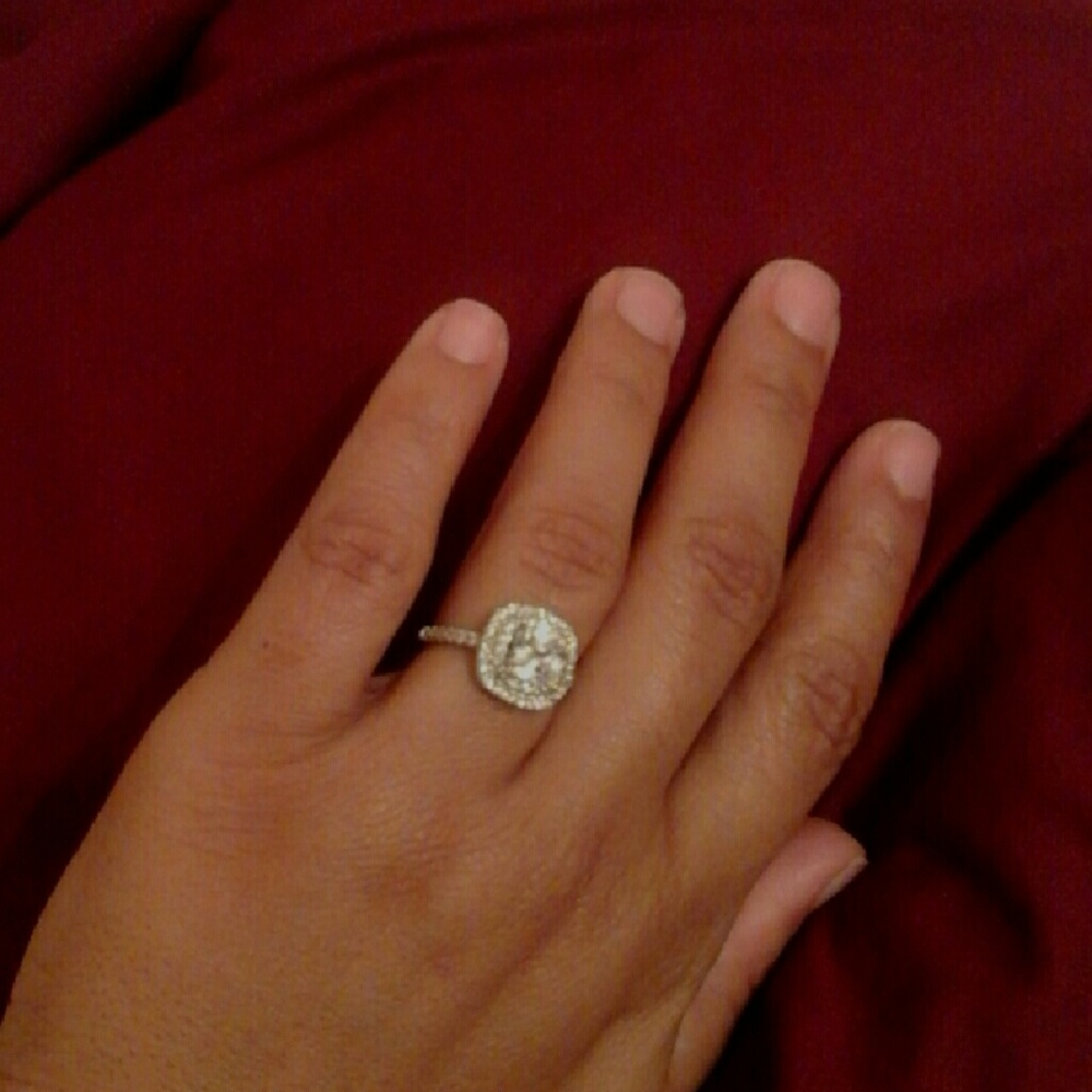 SOLD!! 18k white gold filled clear topaz cushion - Picture 2 of 2