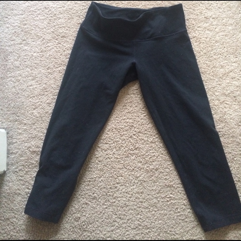 Lululemon 6 Wunder Under crops