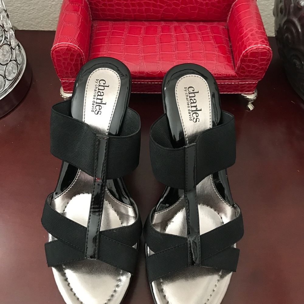 Charles by Charles David Black Wedge size 7.5
