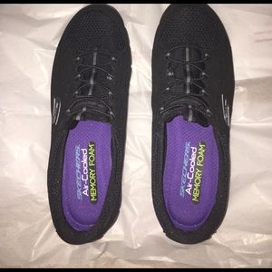 Skechers air cooled memory foam black 9 1/2