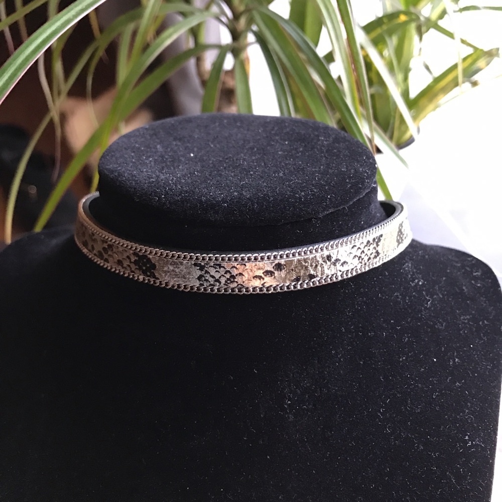 Golden Black Chocker