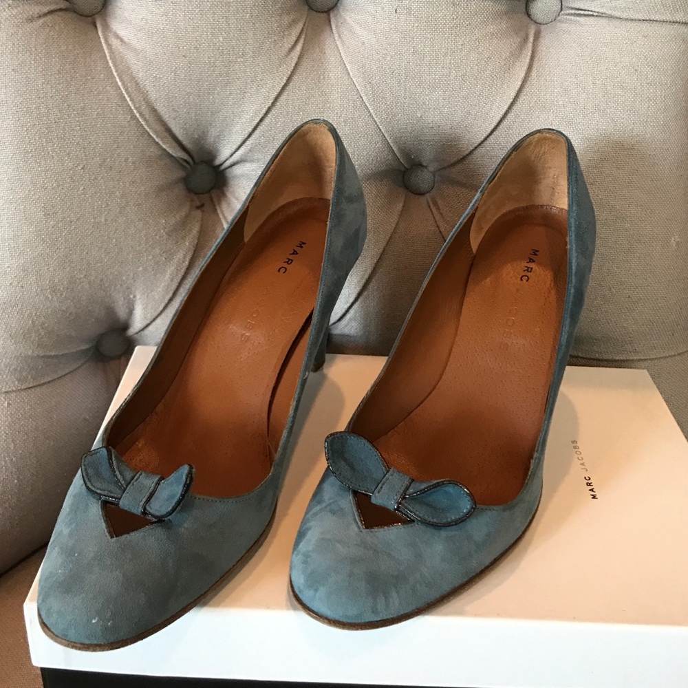 Marc Jacobs suede pumps