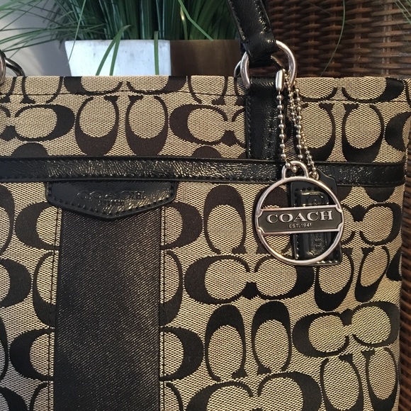 2xHP🎉8/7 & 8/14 NWT Coach Zip Signature Stripe - Picture 2 of 7