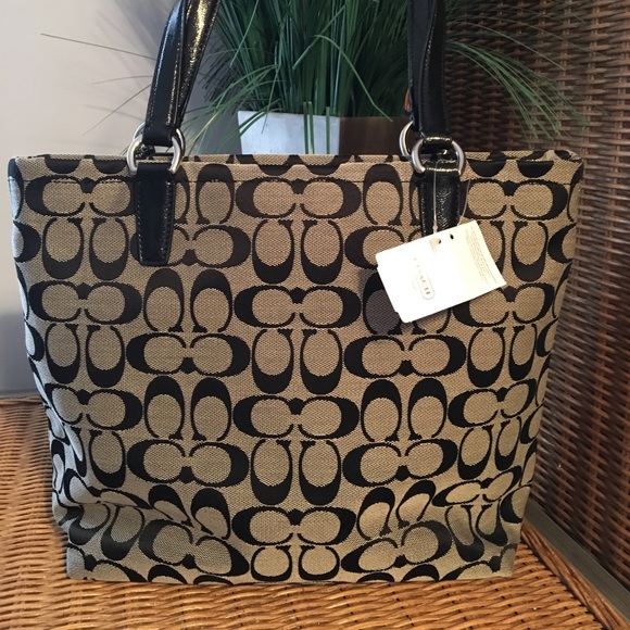 2xHP🎉8/7 & 8/14 NWT Coach Zip Signature Stripe - Picture 3 of 7