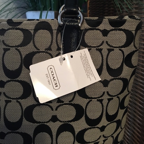 2xHP🎉8/7 & 8/14 NWT Coach Zip Signature Stripe - Picture 4 of 7