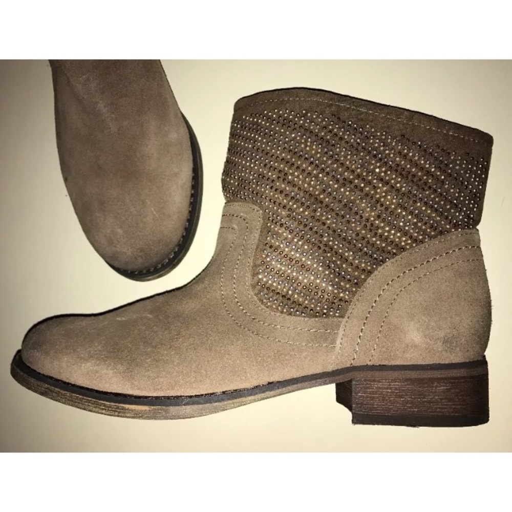 New Carlos Santana Tan Suede Stud Ankle Boots 8