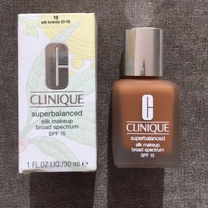 Clinique Superbalanced Silk Makeup SILK BRANDY