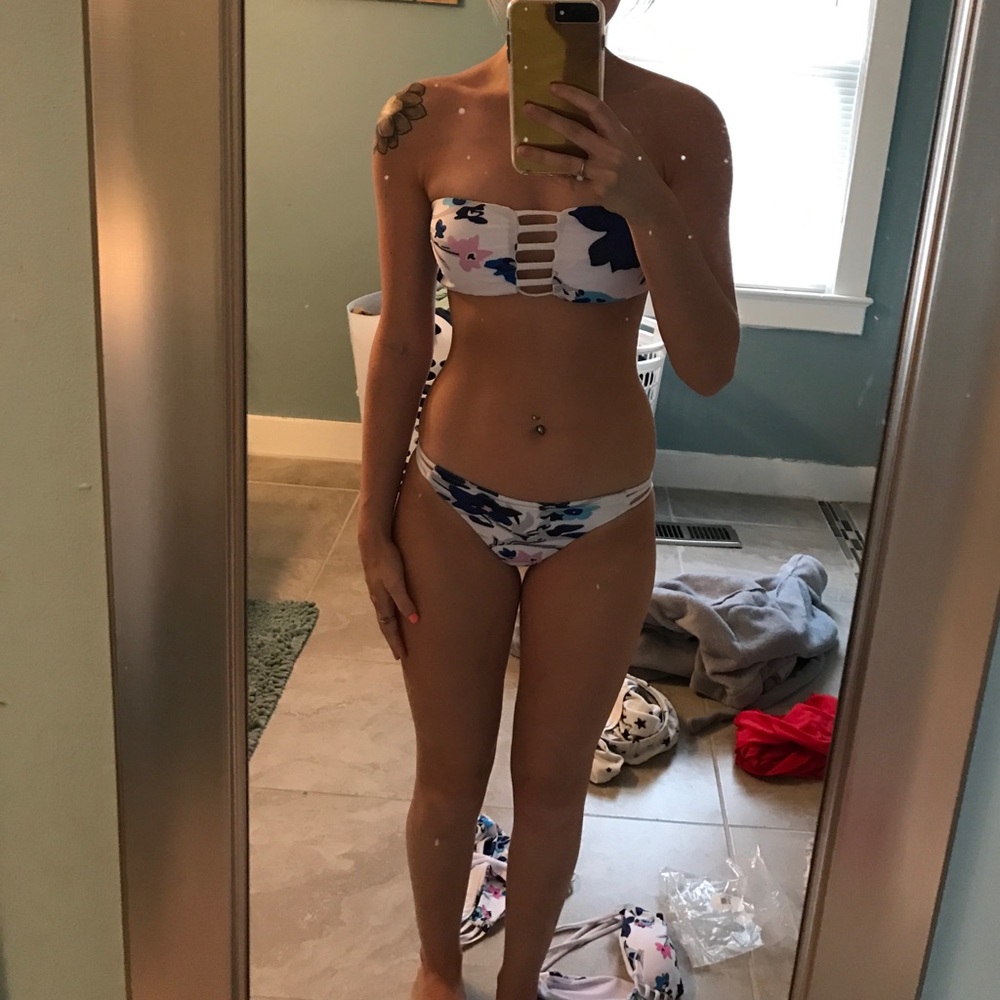 Brand new floral bikini - Picture 6 of 6