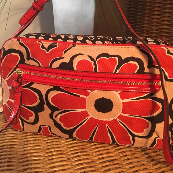 HPπ5/6πNWT Coach Poppy Floral Scarf Print Flt - Picture 2 of 5