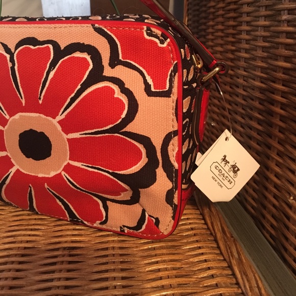 HPπ5/6πNWT Coach Poppy Floral Scarf Print Flt - Picture 3 of 5