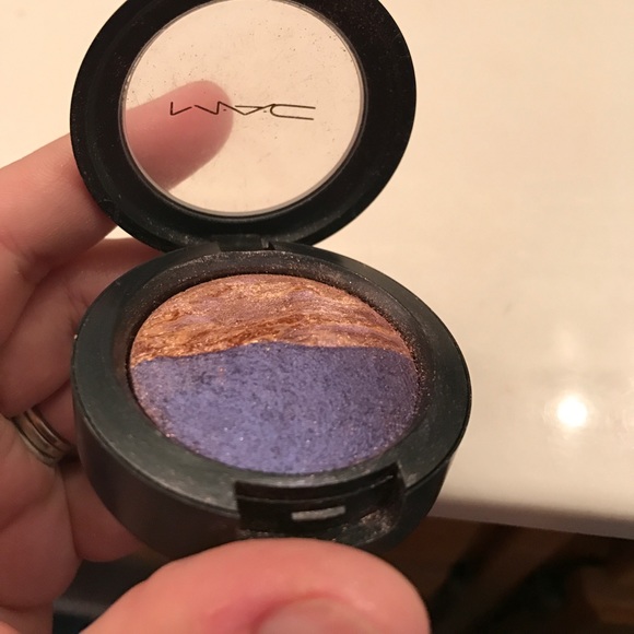 Like New MAC 'Odd Couple' Eyeshadow - Picture 1 of 3