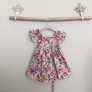 Flutter sleeve dress