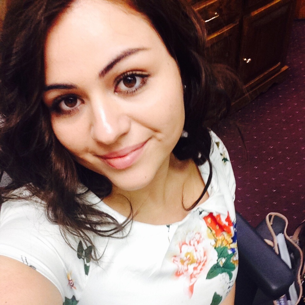 Meet your Posher, Valeria