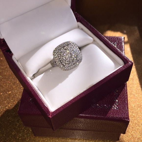 💘Stunning diamond engagement ring💘 - Picture 1 of 3