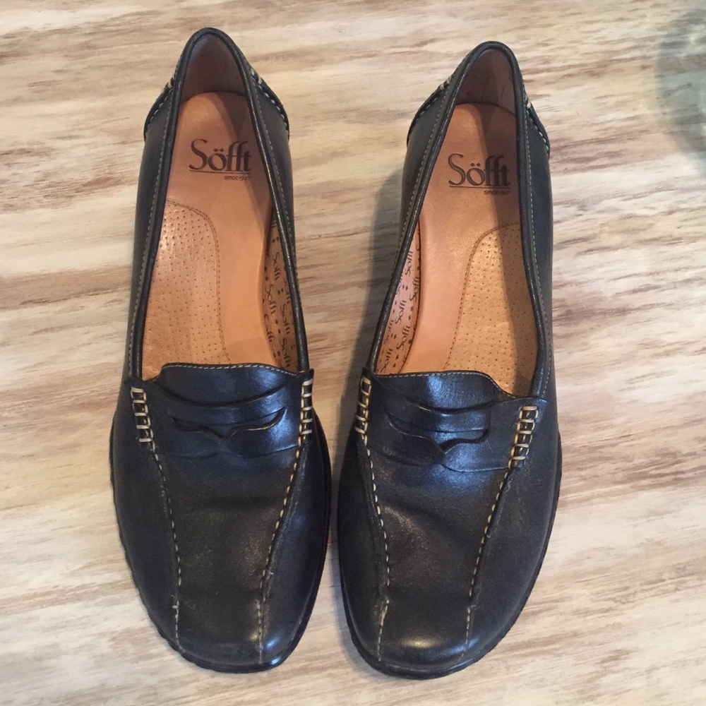 Black leather wedge