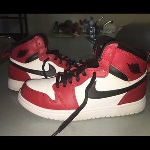 2013 NIKE AIR JORDAN 1 RETRO HIGH CHICAGO