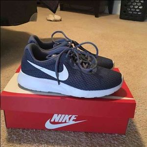 Navy blue Nike tanjun