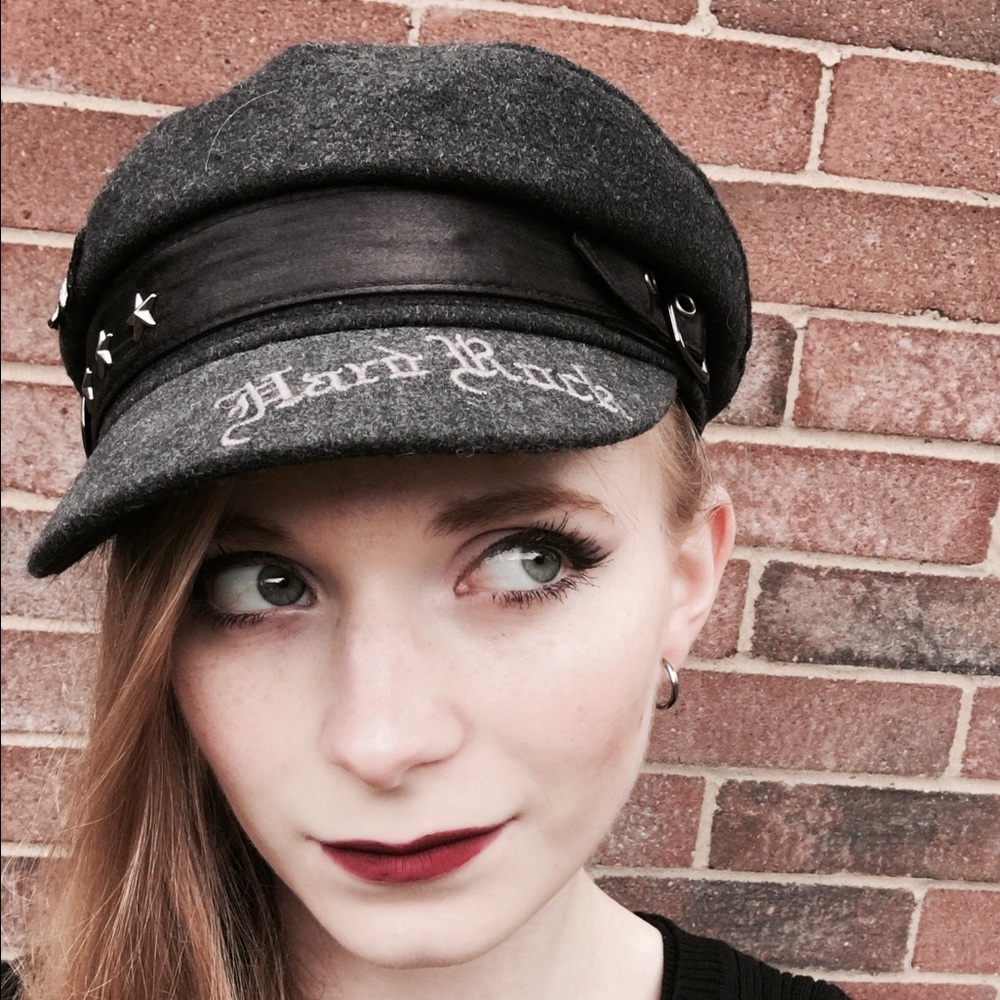 Meet your Posher, Laura