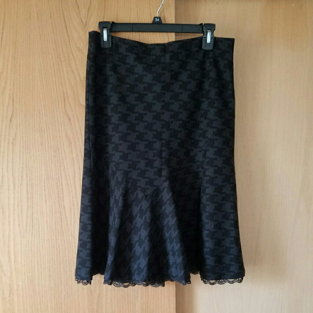 Black and gray houndstooth wool skirt