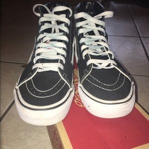 Size 7 high top black n white vans.
