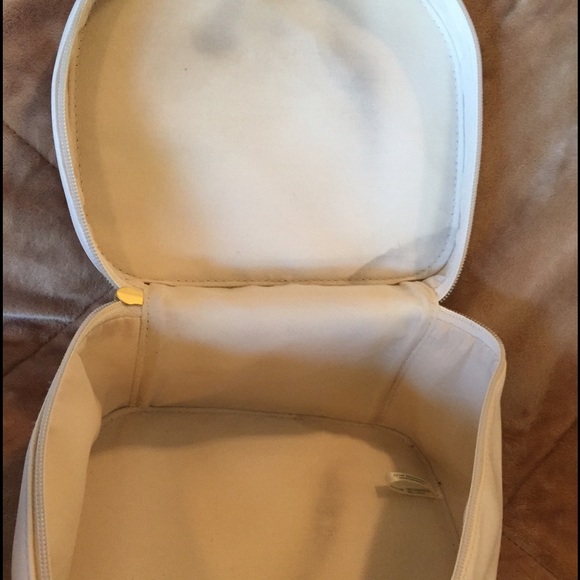 Donna Karan cosmetics bag. 🖤🖤🖤 - Picture 3 of 4