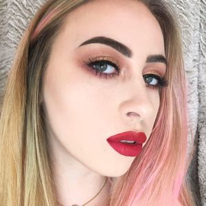 Meet your Posher, Caitlyn