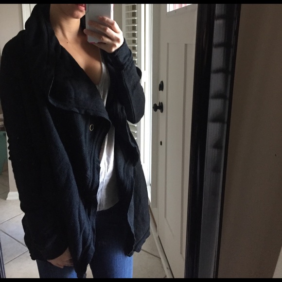 Stylish Black relaxed fit cardigan - Picture 2 of 4