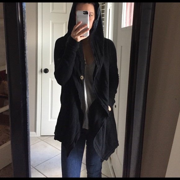 Stylish Black relaxed fit cardigan - Picture 4 of 4