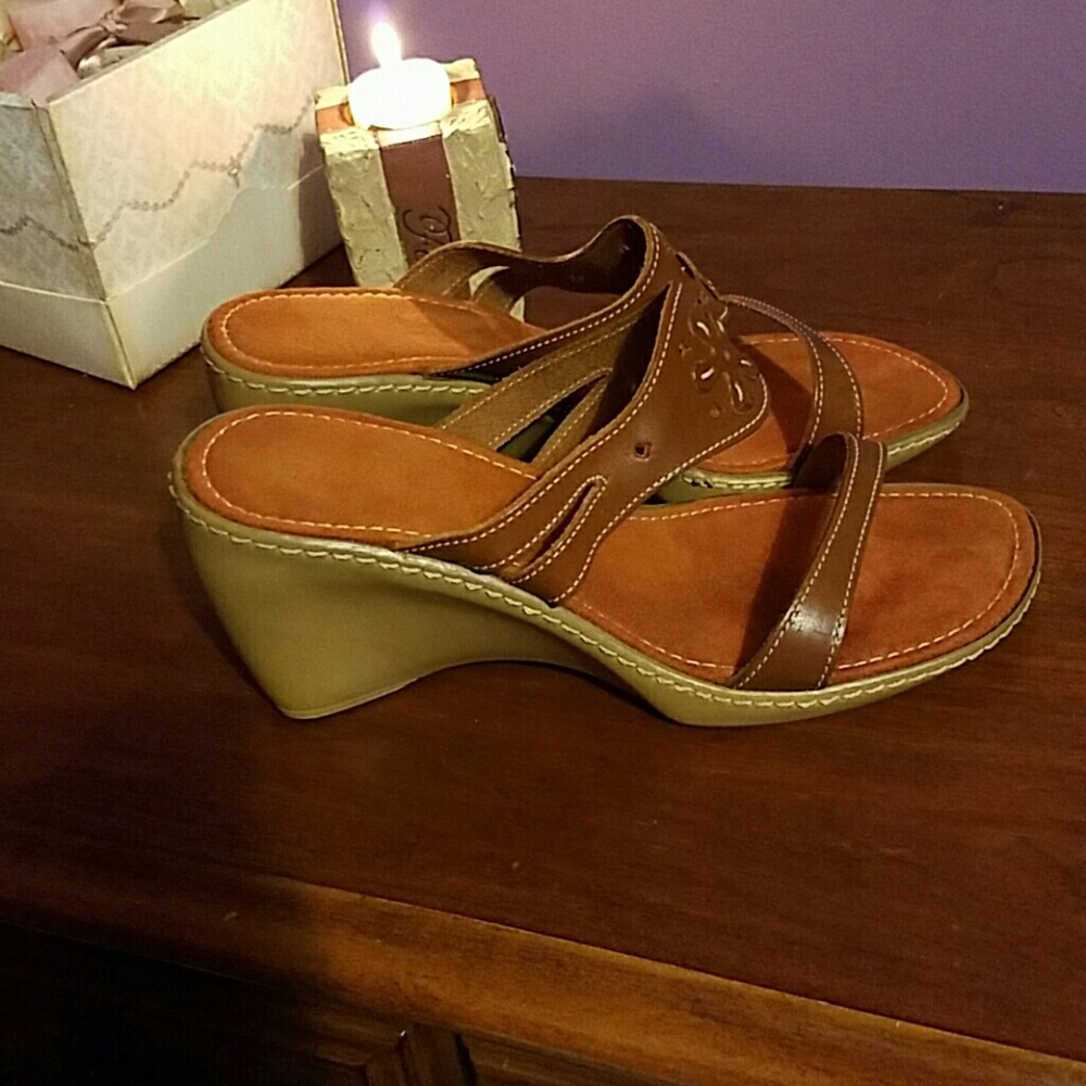 Sandals - Picture 2 of 3