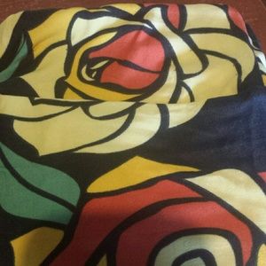 Lularoe beauty and the beast roses leggings os