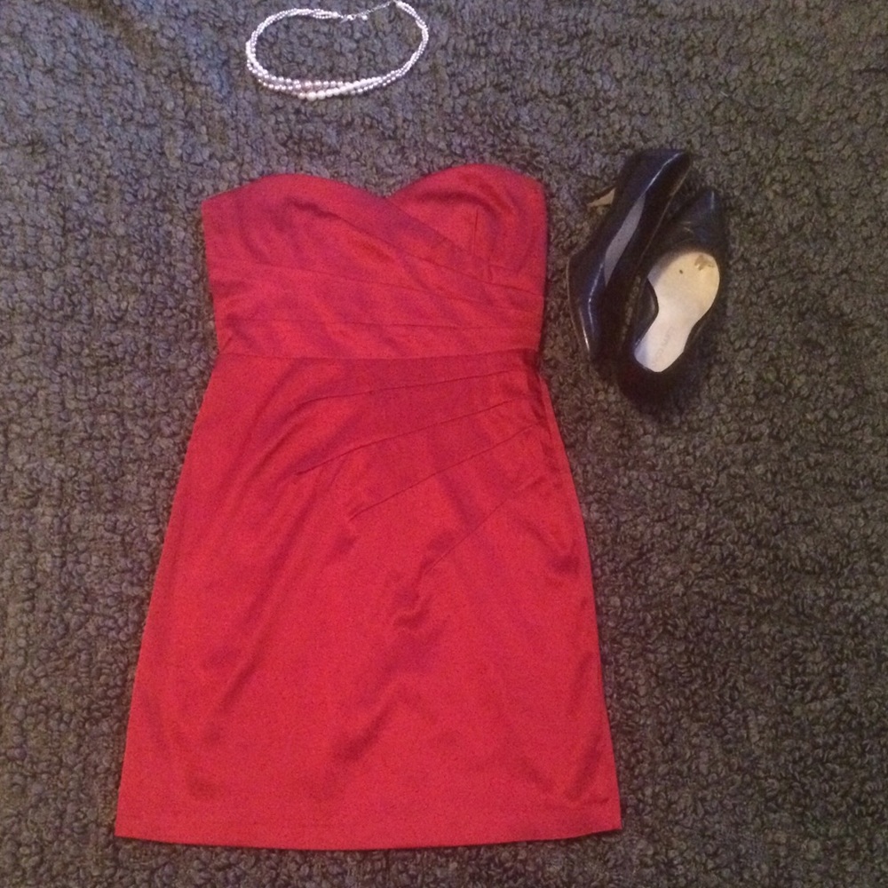 Red strapless sweetheart cocktail dress