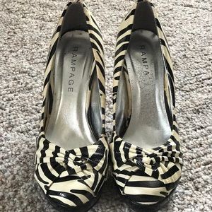 Zebra stripe pumps