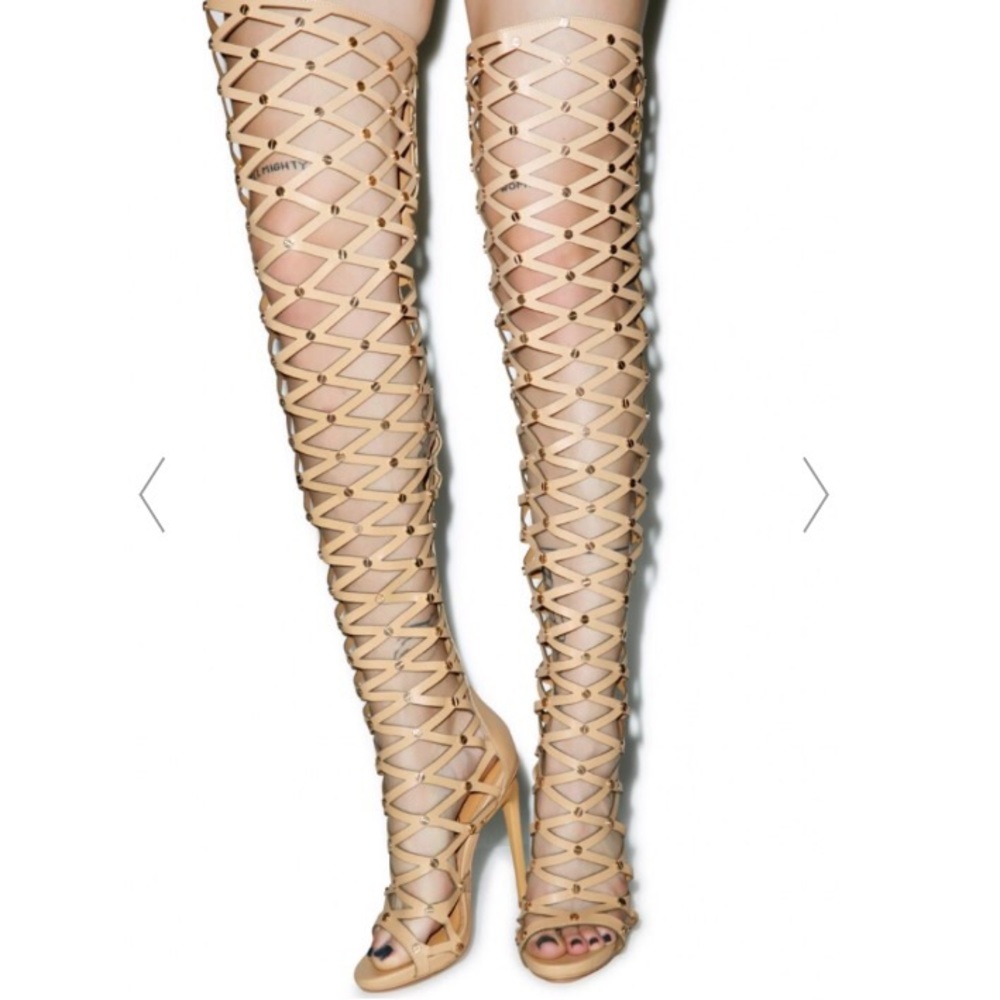 BNWOB Privileged shoes, Fight For It