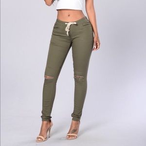 🦎Fashion Nova olive pants🦎
