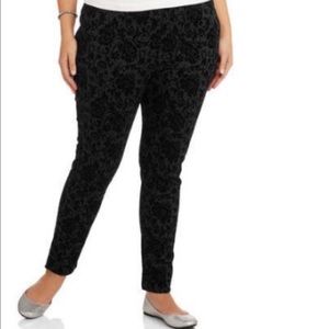 Very pretty Floral Plus Jegging!!