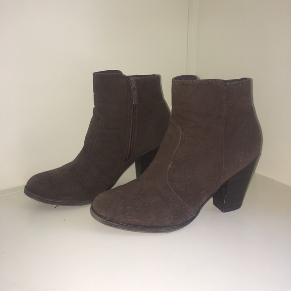 Brown ankle booties - Picture 2 of 5