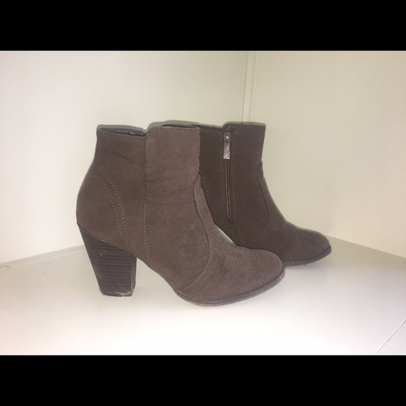 Brown ankle booties - Picture 3 of 5