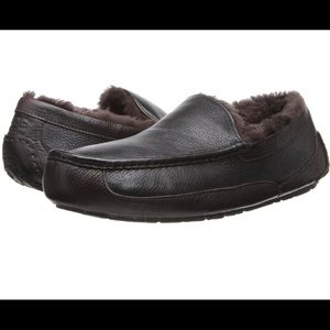 NWT UGG men's Valentine's slippers!