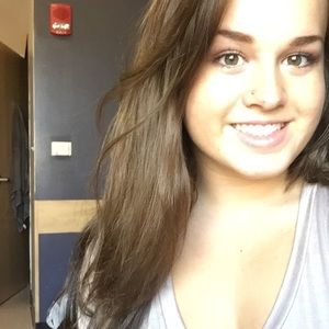 Meet your Posher, Kayla