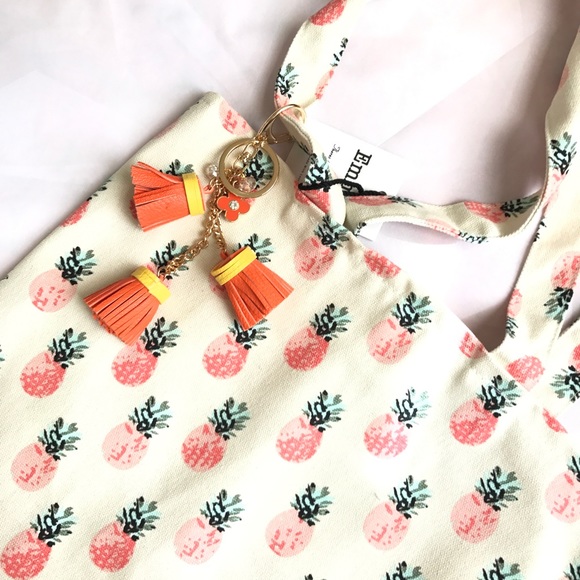 Sale❗️Pineapple 🍍 print canvas tote with keychain - Picture 3 of 7