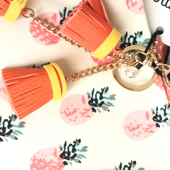 Sale❗️Pineapple 🍍 print canvas tote with keychain - Picture 5 of 7