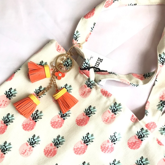 Sale❗️Pineapple 🍍 print canvas tote with keychain - Picture 7 of 7