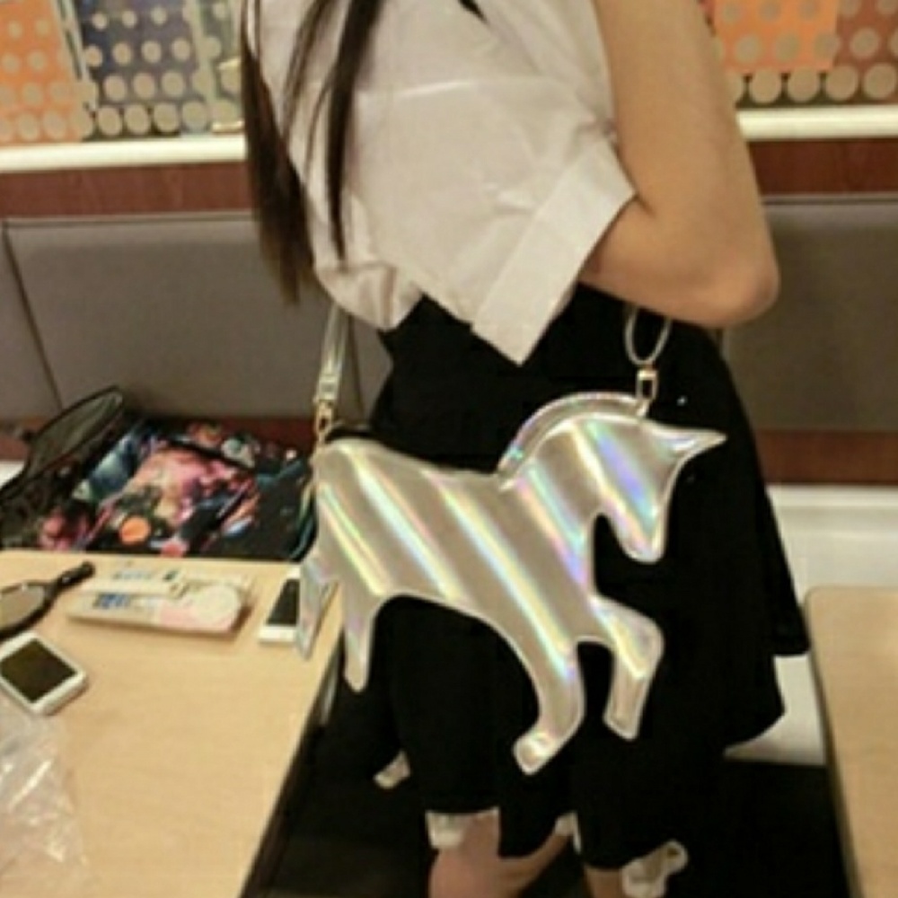 🦄On trend Whimsical Unicorn Purse! - Picture 2 of 4
