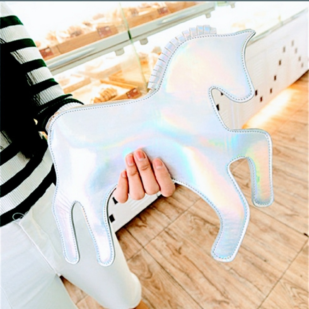 🦄On trend Whimsical Unicorn Purse! - Picture 3 of 4