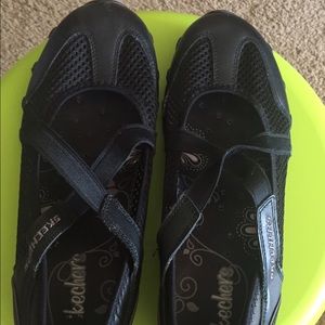 Skechers  black leather and textile with straps😊