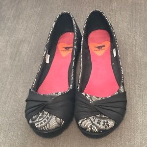 Lace ballet flats