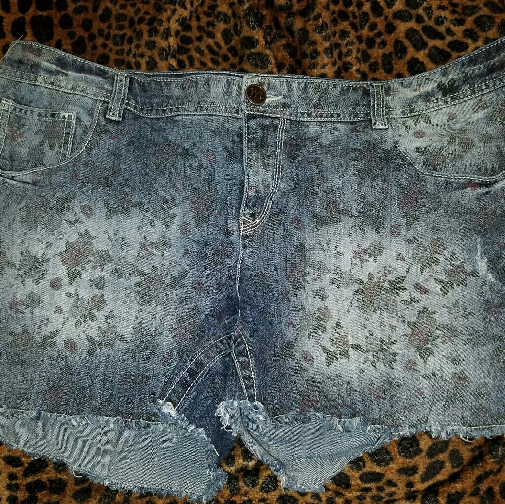 Maurices size 24w shorts