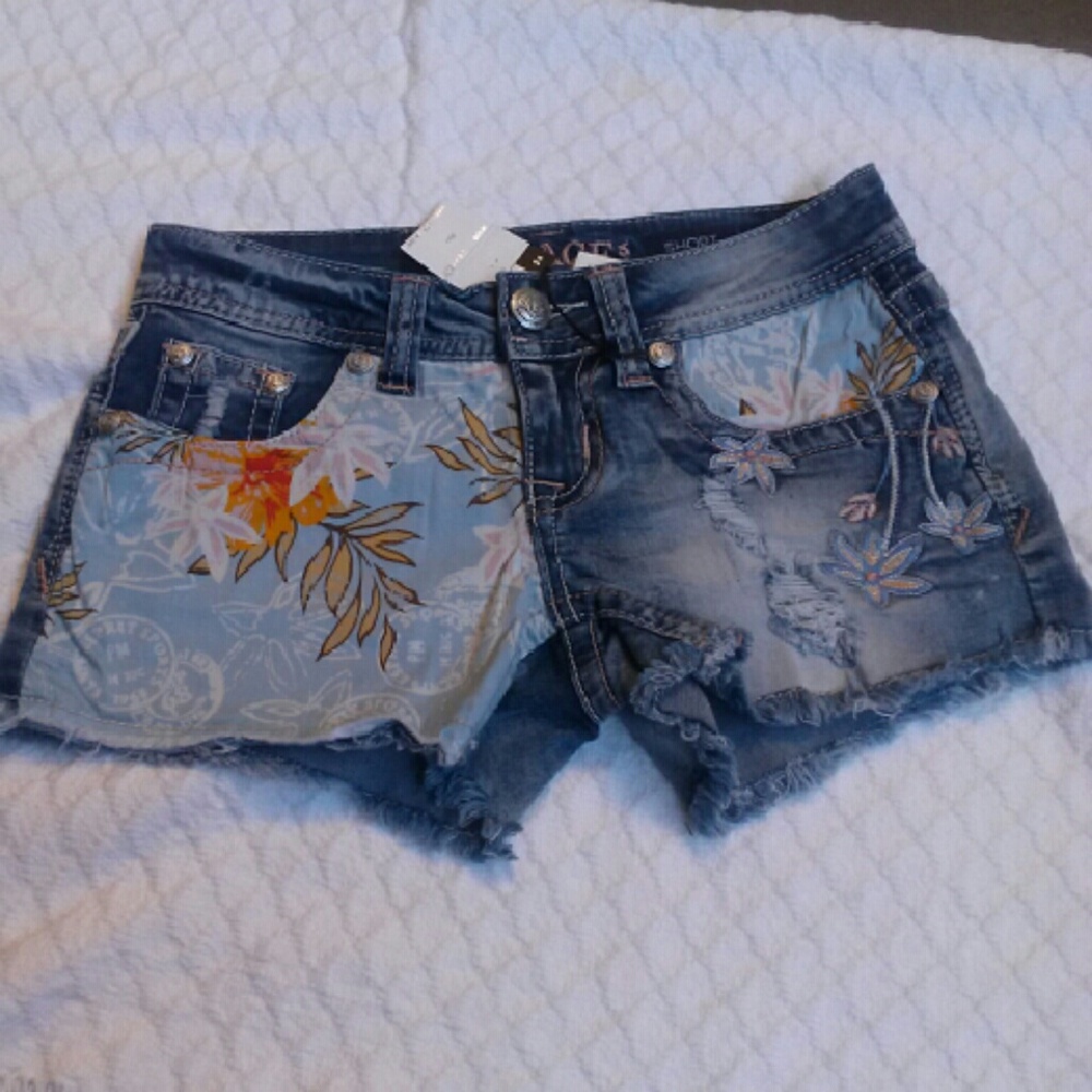 Junior's shorts