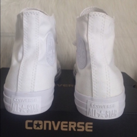 ❤️ CONVERSE WOMENS ALL WHITE SHOES - Picture 4 of 5